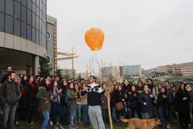 Berkin Elvan I&ccedil;in Dilek Feneri U&ccedil;urdular 1