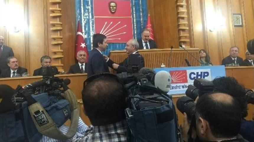 Kılı&ccedil;daroğlu, Yenid&uuml;nya&rsquo;ya Parti Rozeti Taktı