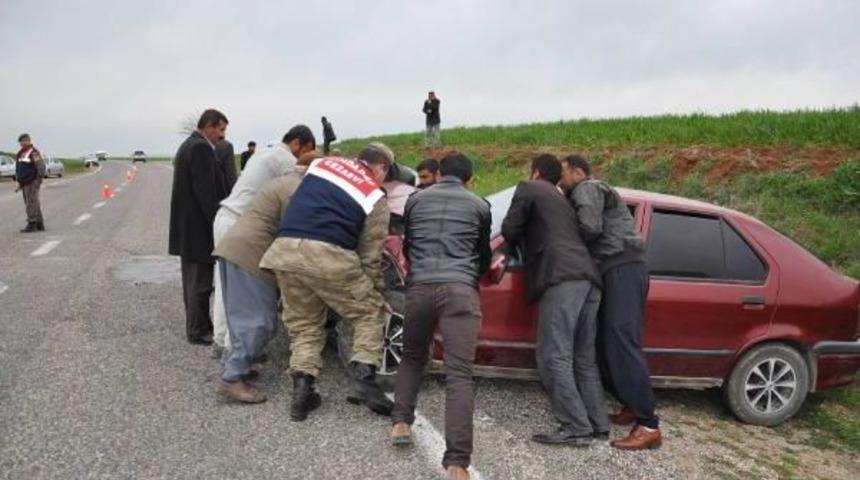 Adıyaman'da 2 Otomobil &Ccedil;arpıştı: 7 Yaralı