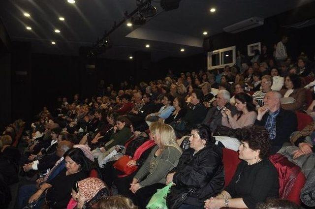 Kuşadası’nda Belediye Tsm Korosundan Konser