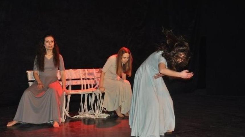 Kuşadası&rsquo;nda Tiyatro G&ouml;sterisi