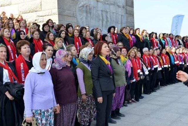 Binbir Çiçek Kadın Korosu, Türkülerini Şehitler Için Söyledi