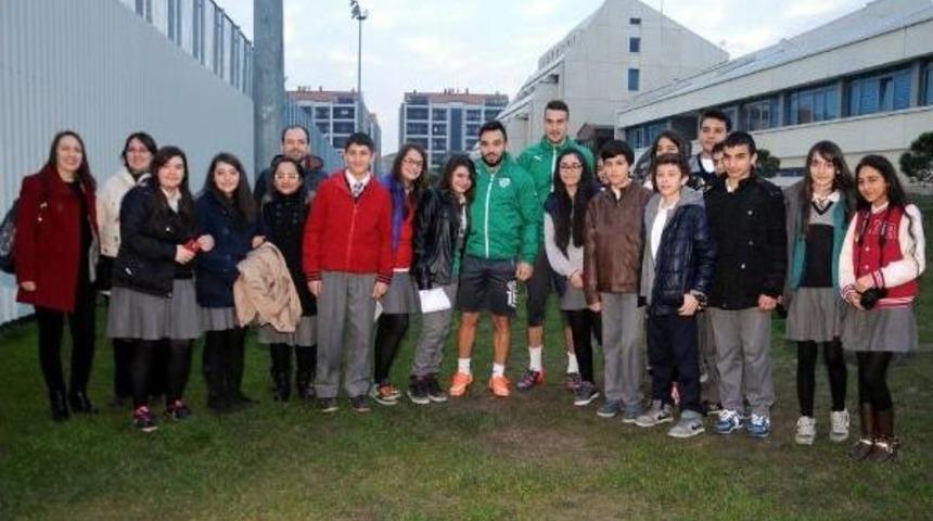 Bursaspor Antrenmanını &Ouml;ğrenciler Izledi
