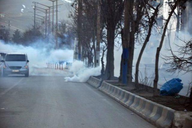 Yüksekova'da Gözaltı Gerginliği