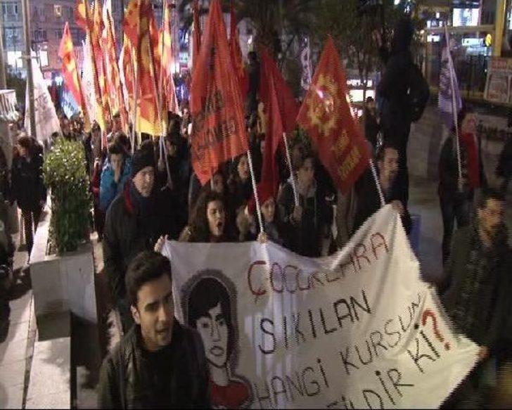 Kadıköy'deki Berkin Elvan Eylemine Polis Müdahalesi
