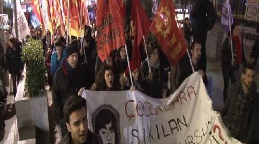 Kadık&ouml;y'deki Berkin Elvan Eylemine Polis M&uuml;dahalesi