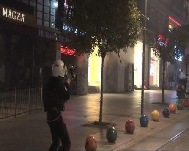 Kadıköy'deki Berkin Elvan Eylemine Polis Müdahalesi