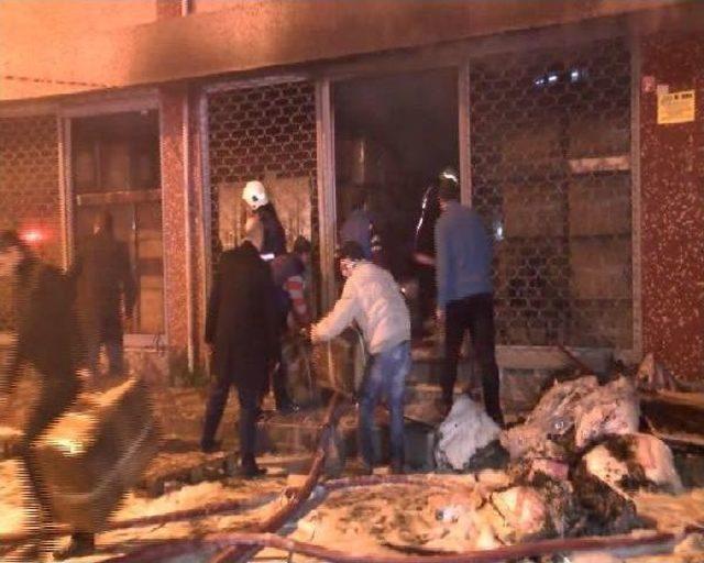 Bağcılar da Tekstil Deposunda Yangın 1