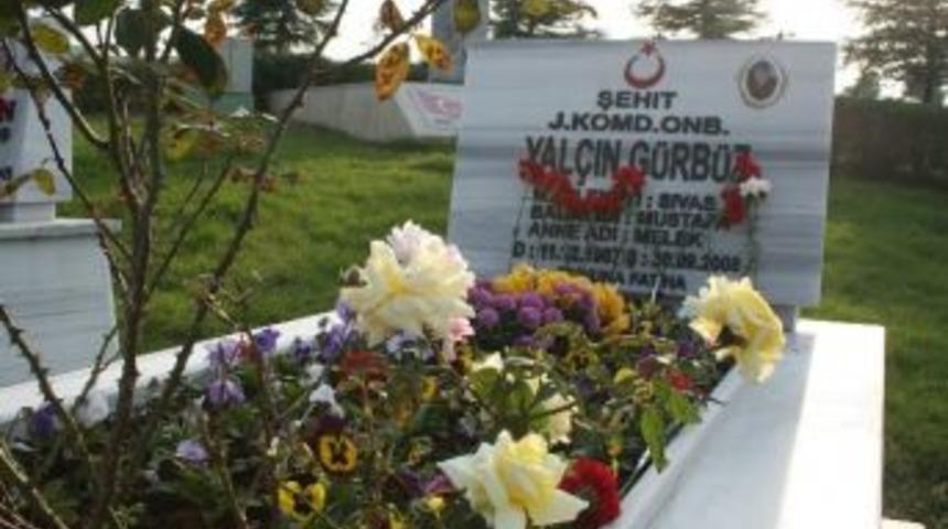 Şehitliklere 18 Mart Bakımı!