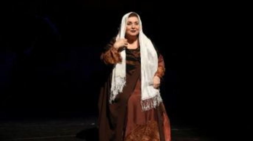 Kuvay-ı Milliye Kadınları Ayakta Alkışlandı