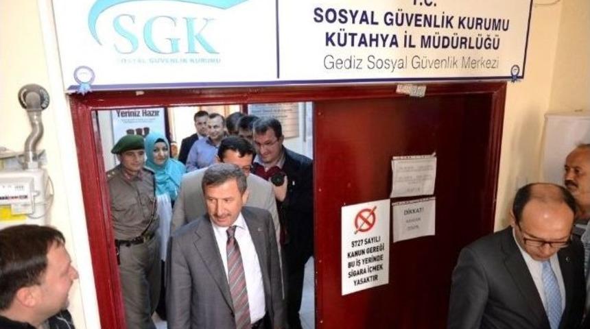 Vali, Gediz Sosyal G&uuml;venlik Merkezi&rsquo;ni Ziyaret Etti