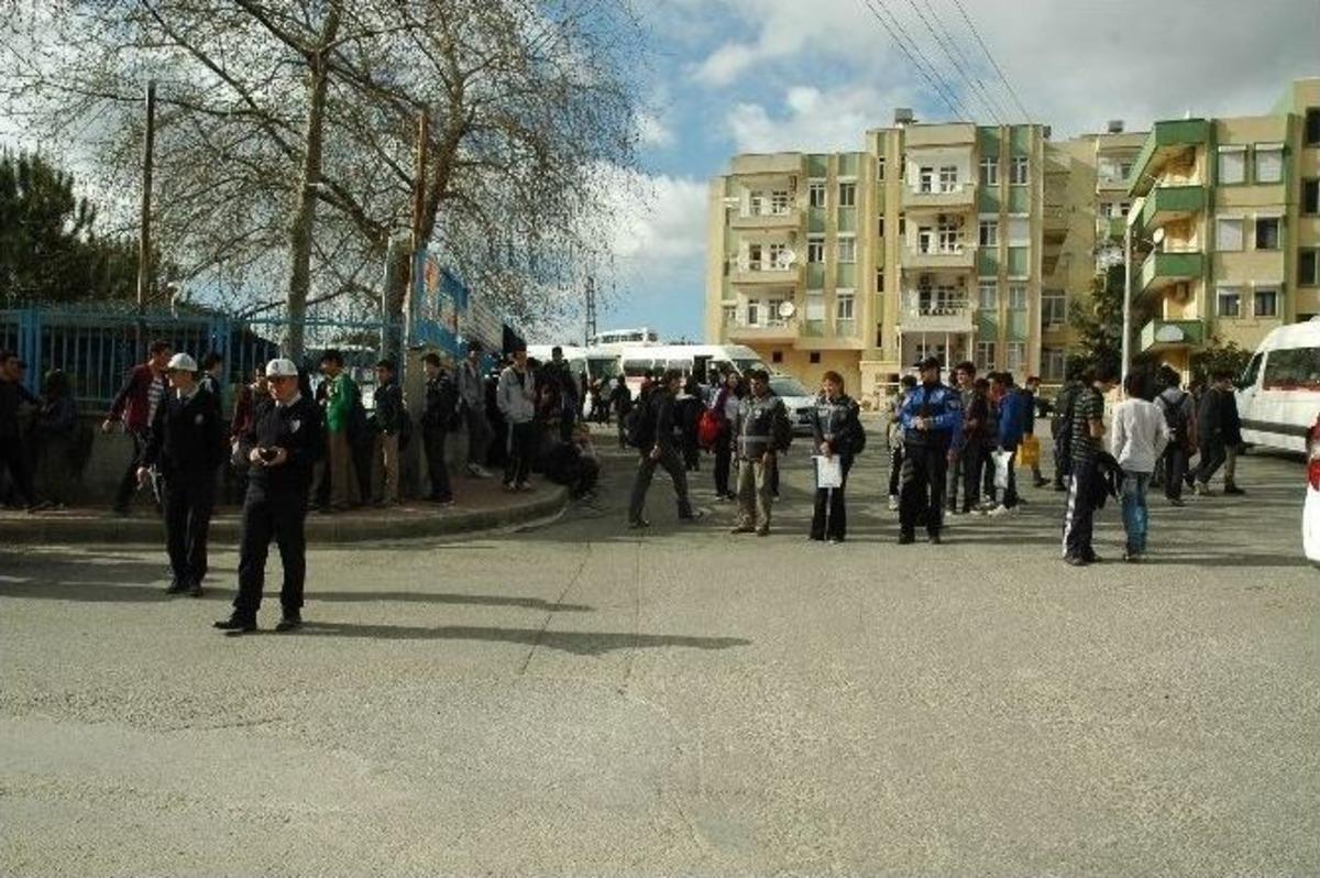 Toplum Destekli Polisten Okullar B&ouml;lgesinde Denetim