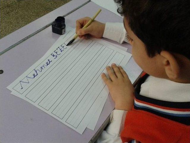 (özel Haber) Kamıştan Kalemler Yapan Öğretmen İlgi Odağı Oldu 3