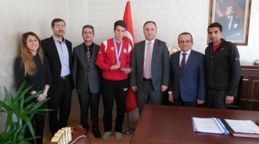 &Uuml;&ccedil; Adım Atlamada T&uuml;rkiye &Uuml;&ccedil;&uuml;nc&uuml;s&uuml; Oldu