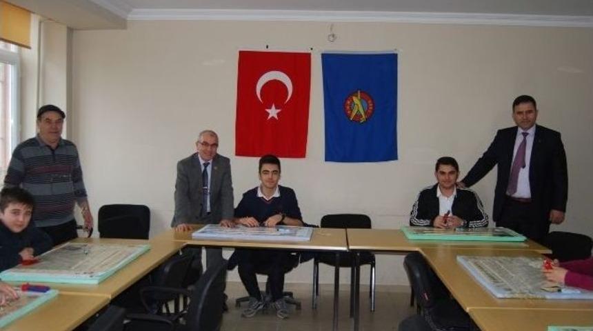 Malkara&rsquo;da Lise &Ouml;ğrencilere Model U&ccedil;ak Kursu Veriliyor