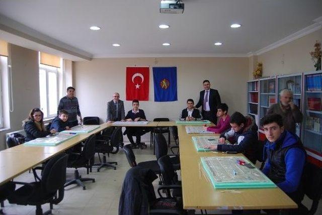 Malkara&rsquo;da Lise &Ouml;ğrencilere Model U&ccedil;ak Kursu Veriliyor 1