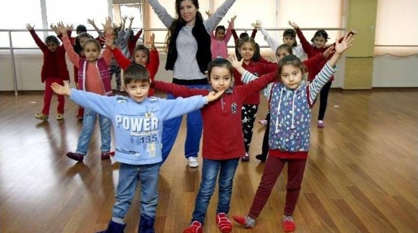 Hem &Ouml;ğreniyorlar Hem Eğleniyorlar