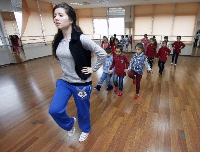 Hem &Ouml;ğreniyorlar Hem Eğleniyorlar 1