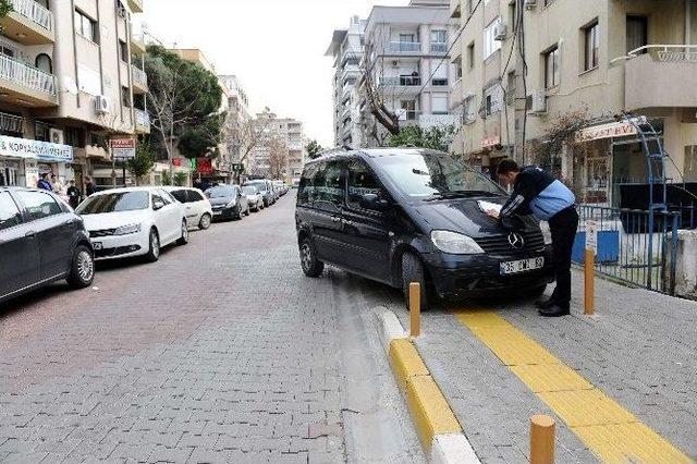 İzmir&rsquo;de Engelli Vatandaşların Yolunu Kapatanlara Ceza Yağdı 1