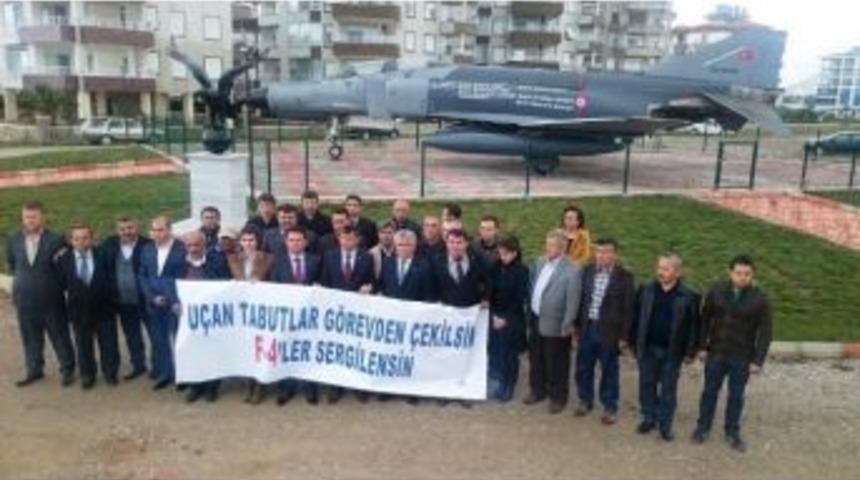 Anamur Belediyesi&rsquo;nden &lsquo;f-4&rsquo;ler G&ouml;revden &Ccedil;ekilsin&rsquo; Pankartı