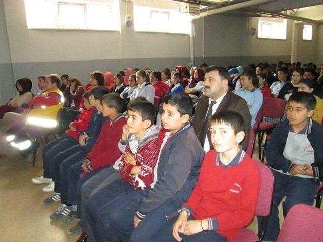 Kadışehri’nde Öğrencilere Zararlı Alışkanlıklarla Mücadele Semineri Verildi