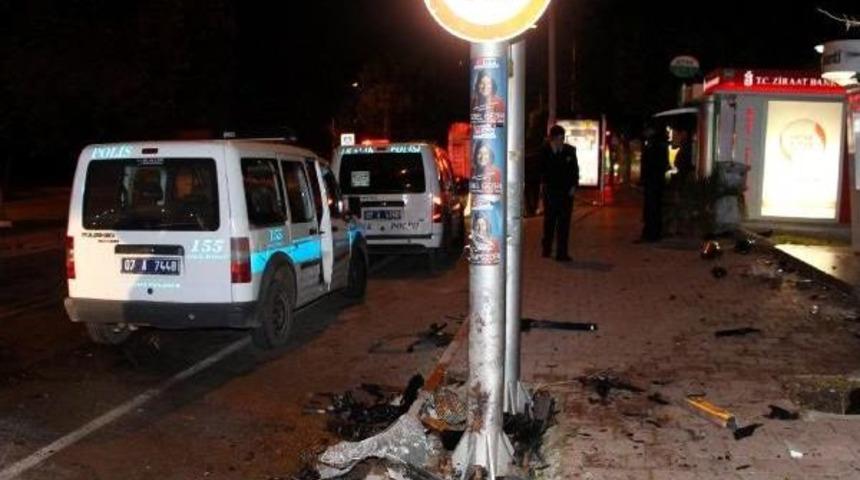 Antalya'da Eğlence D&ouml;n&uuml;ş&uuml; Feci Kaza: 1 &Ouml;l&uuml;, 2 Yaralı