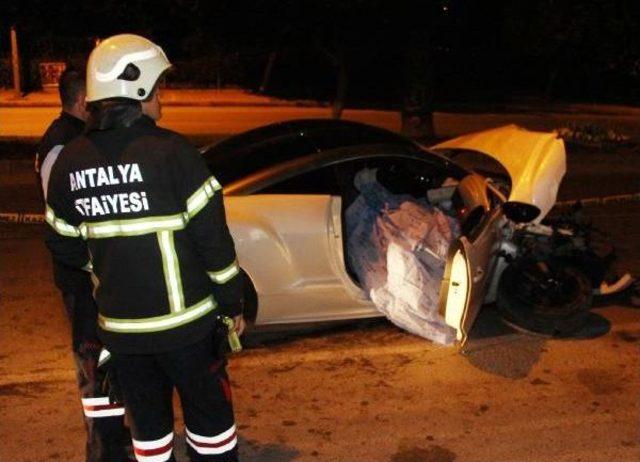 Antalya da Eğlence D&ouml;n&uuml;ş&uuml; Feci Kaza: 1 &Ouml;l&uuml;, 2 Yaralı 2