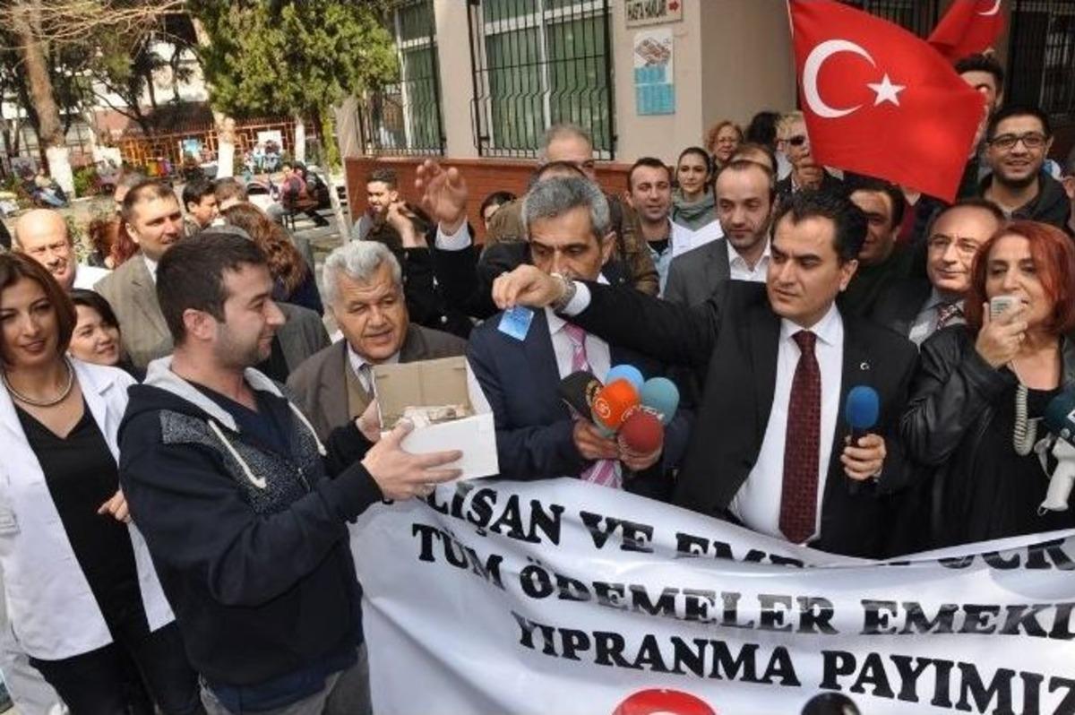 Sağlık&ccedil;ılar &rsquo;parasını Peşin Verip&rsquo; Eylem Yaptı