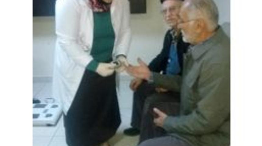 Emekliler Sağlık Kontrolünden Geçirildi