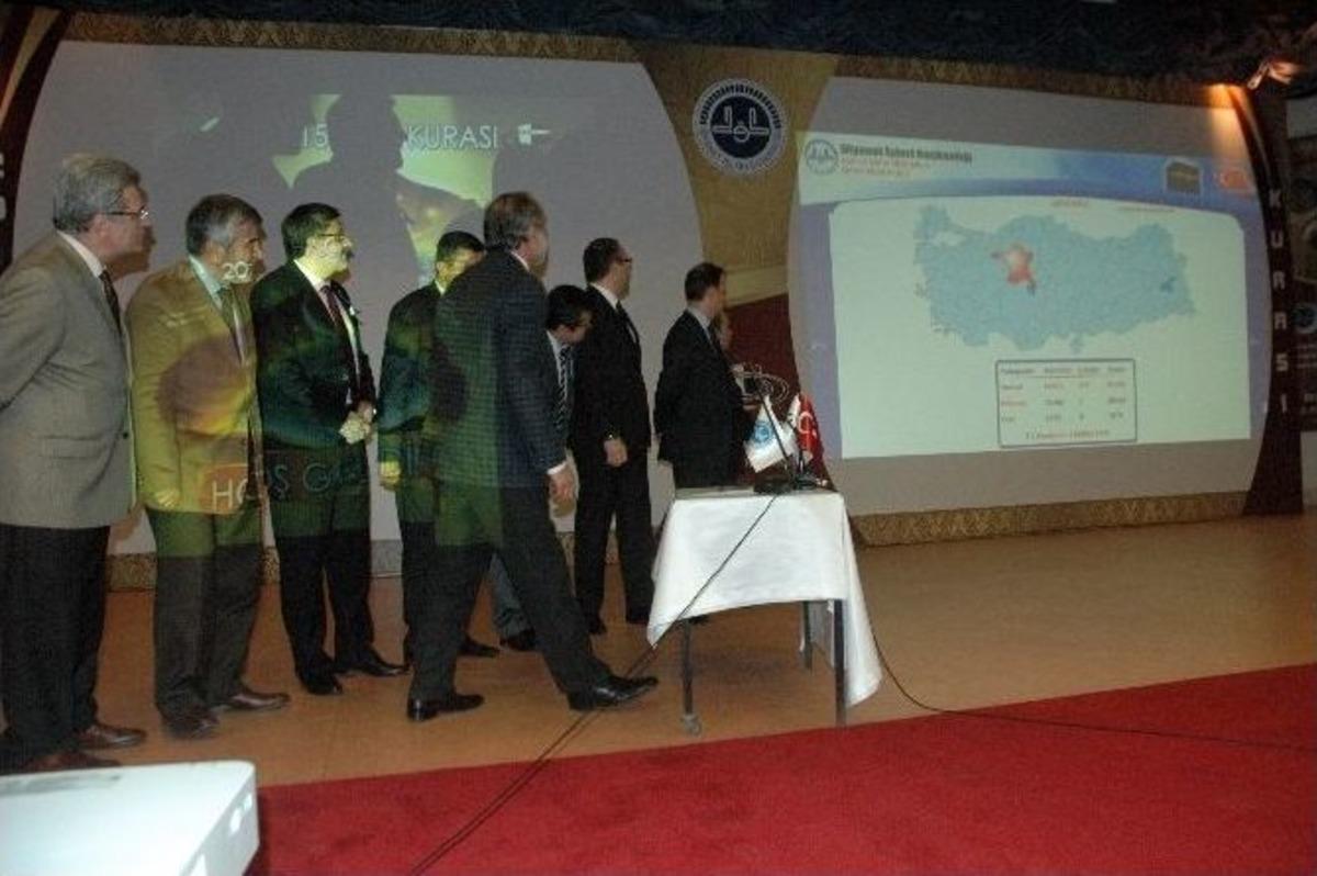 Hacı Adayları Kuraların &Ccedil;ekilmesini Heyecanla Bekledi