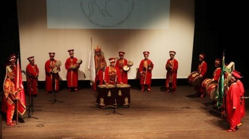 G&uuml;ng&ouml;ren, Mehmet Akif&rsquo;i Andı