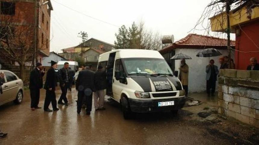 G&ouml;lbaşı&rsquo;Nda Sobadan Zehirlendiler: 1 &Ouml;l&uuml;, 2 Yaralı