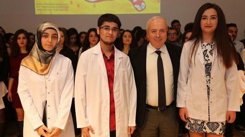 C&uuml; Tıp Fak&uuml;ltesi &Ouml;ğrencileri Beyaz &Ouml;nl&uuml;klerini Giydi