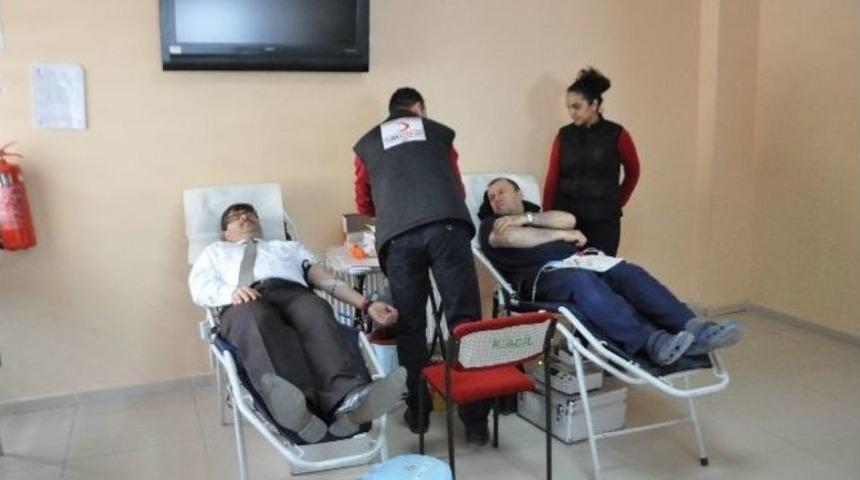 Boz&uuml;y&uuml;k&rsquo;te Kan Ve Organ Bağışı Kampanyası D&uuml;zenlendi