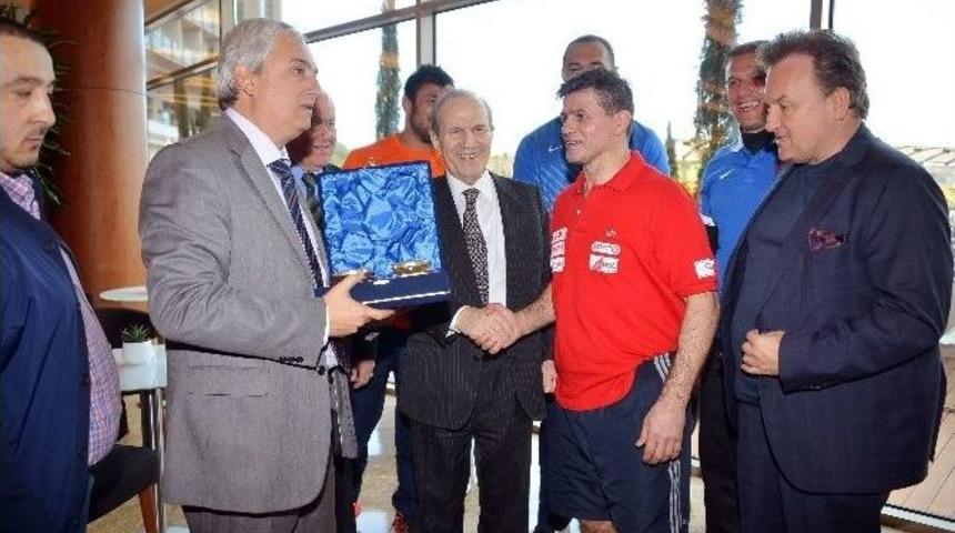 Antalya B&uuml;y&uuml;kşehir Belediyesi&rsquo;nden Glorıa Sports Arena&rsquo;ya Ziyaret