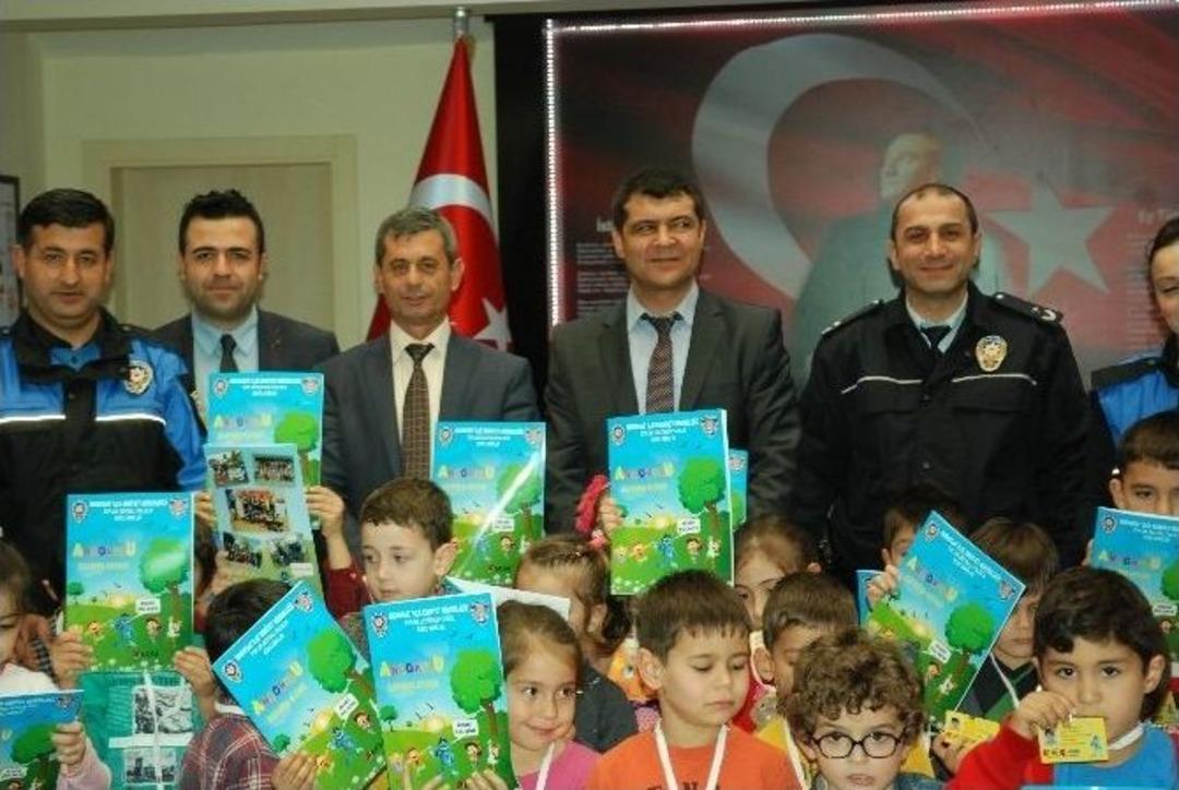 Toplum Destekli Polisten Miniklere "&ccedil;ocuk Polis" Kartı