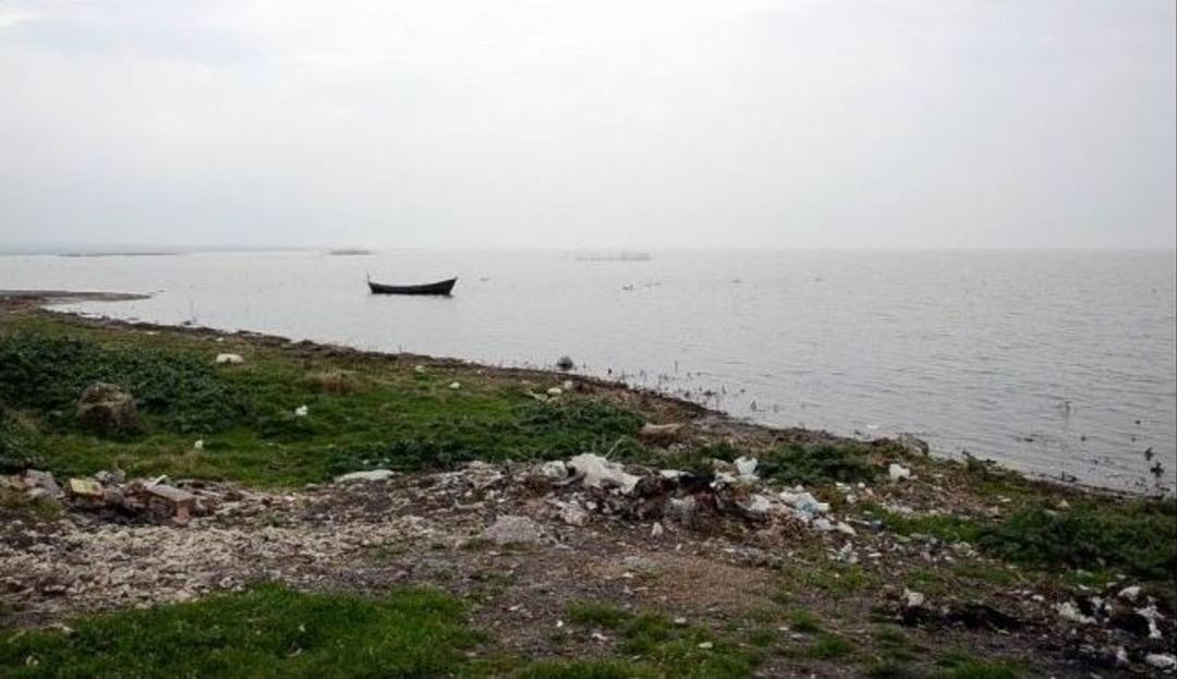 Kulu&ccedil;ka D&ouml;nemindeki Pelikanlar, K&ouml;y Yakınlarında Avlanıyor