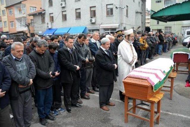 Karabük’Te Kestikleri Ağacın Altında Kalarak Ölen 2 Işçi Toprağa Verildi