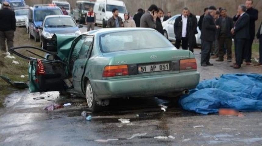 Afyonkarahisar&rsquo;da Trafik Kazası: 2 &Ouml;l&uuml;, 2 Yaralı