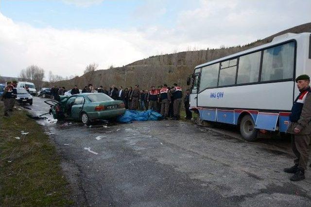 Afyonkarahisar&rsquo;da Trafik Kazası: 2 &Ouml;l&uuml;, 2 Yaralı 3