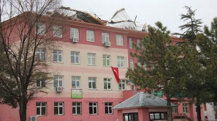 Bing&ouml;l&rsquo;de Fırtına &Ccedil;atı U&ccedil;urdu