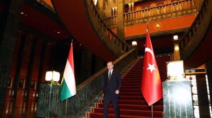Cumhurbaşkanı Erdoğan, Macaristan Cumhurbaşkanı Ader'i Resmi T&ouml;renle Karşıladı