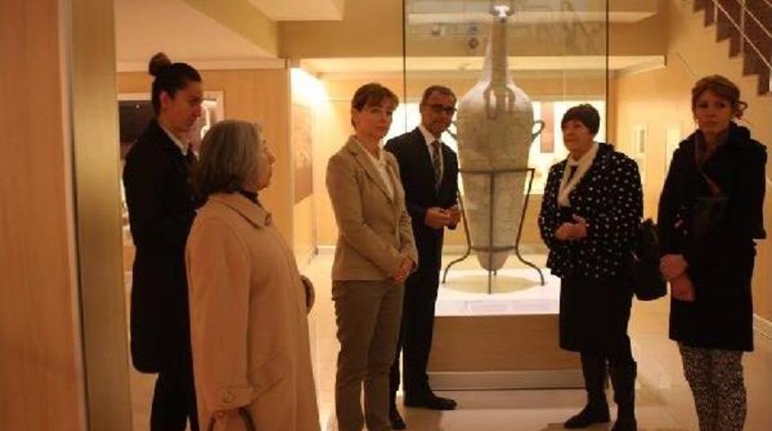 Macaristan Cumhurbaşkanı'nın Eşi &Ccedil;orum'da M&uuml;zeleri Gezdi