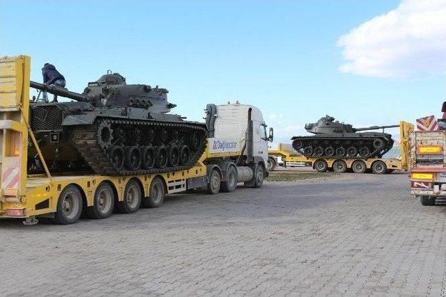 Ömrünü Tamamlayan İki Tank Vuslat Parkı’na Yerleştirildi