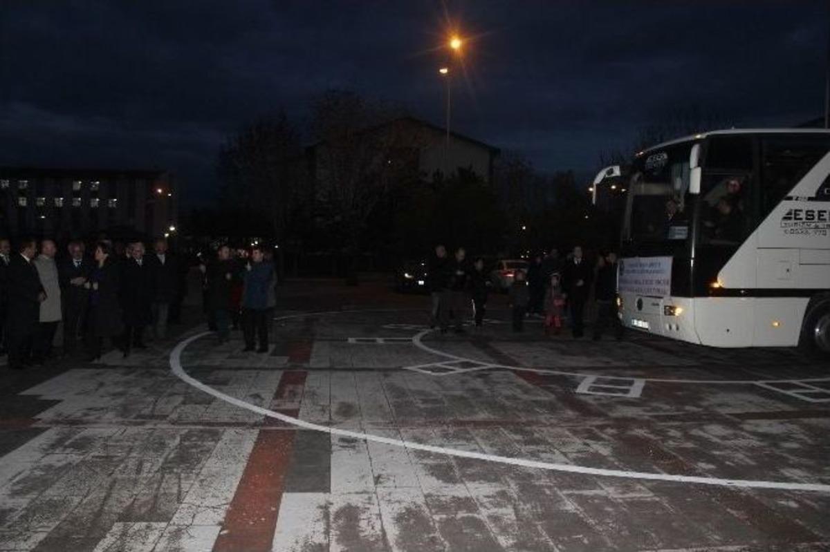 &Ouml;ğrenciler &Ccedil;anakkale&rsquo;ye Uğurlandı