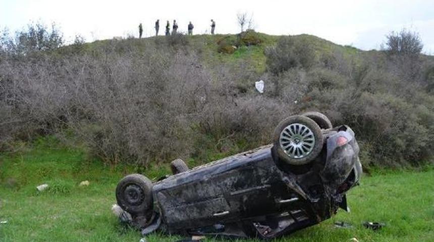 Otomobiliyle U&ccedil;uruma Yuvarlanan S&uuml;r&uuml;c&uuml;s&uuml; Ucuz Kurtuldu