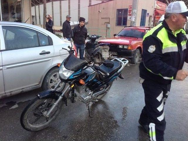 Motosikletin Çarptığı Kadın Yaralandı 1