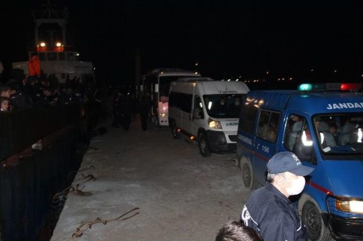 Yakalanan M&uuml;lteciler Gemiden Tahliye Edildi