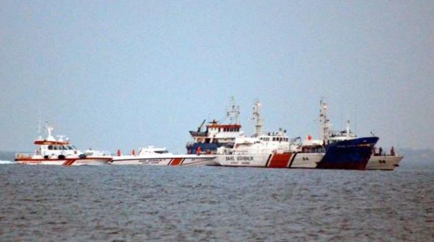 &Ccedil;anakkale Boğazı'nda 'm&uuml;lteci Gemisi' Ile Kovalamaca (4)