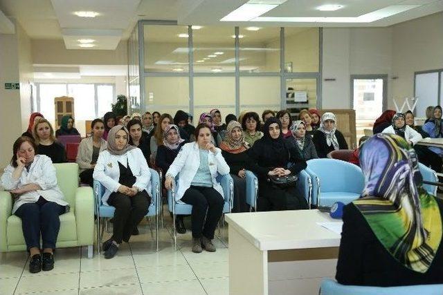 Kadınlara &lsquo;ailede Sadakat&rsquo; Semineri 1